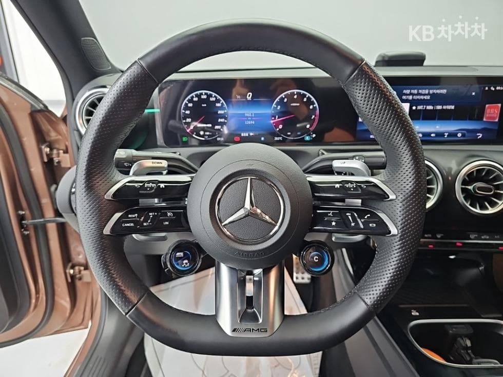 Mercedes-Benz - A-Class | AMG A35 4Matic 9