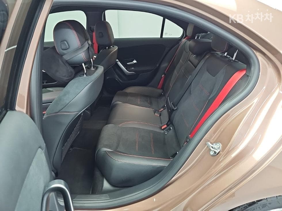 Mercedes-Benz - A-Class | AMG A35 4Matic 12