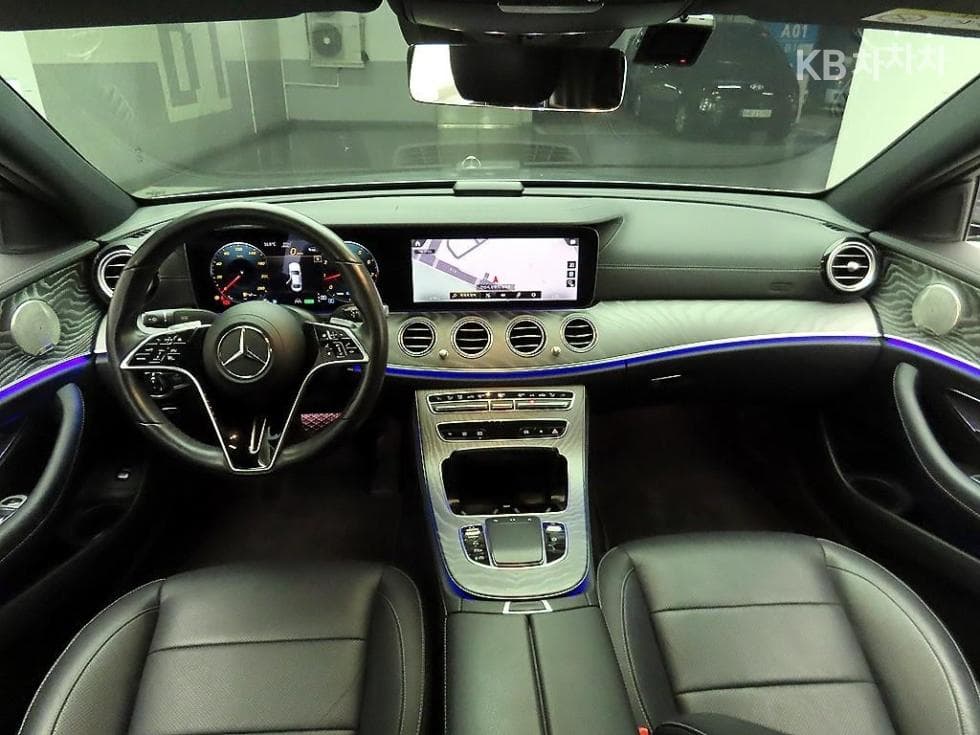 Mercedes-Benz - E-Class | E350 4MATIC Exclusive 8