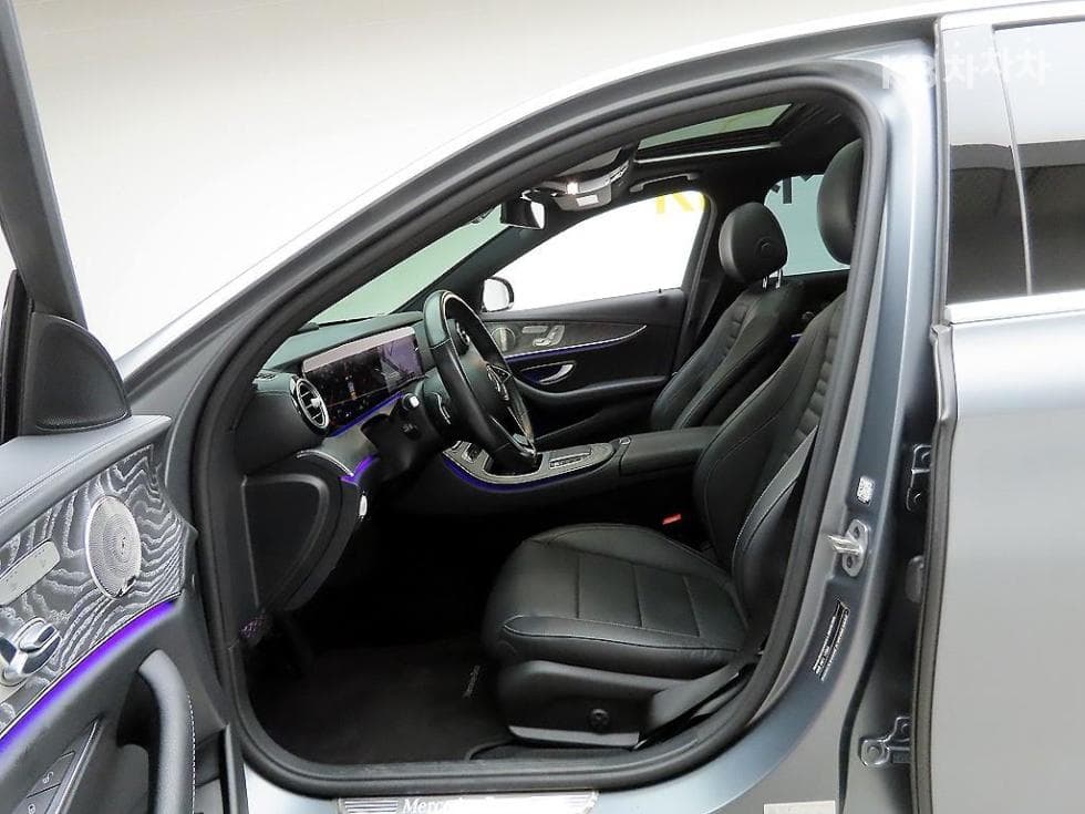 Mercedes-Benz - E-Class | E350 4MATIC Exclusive 12