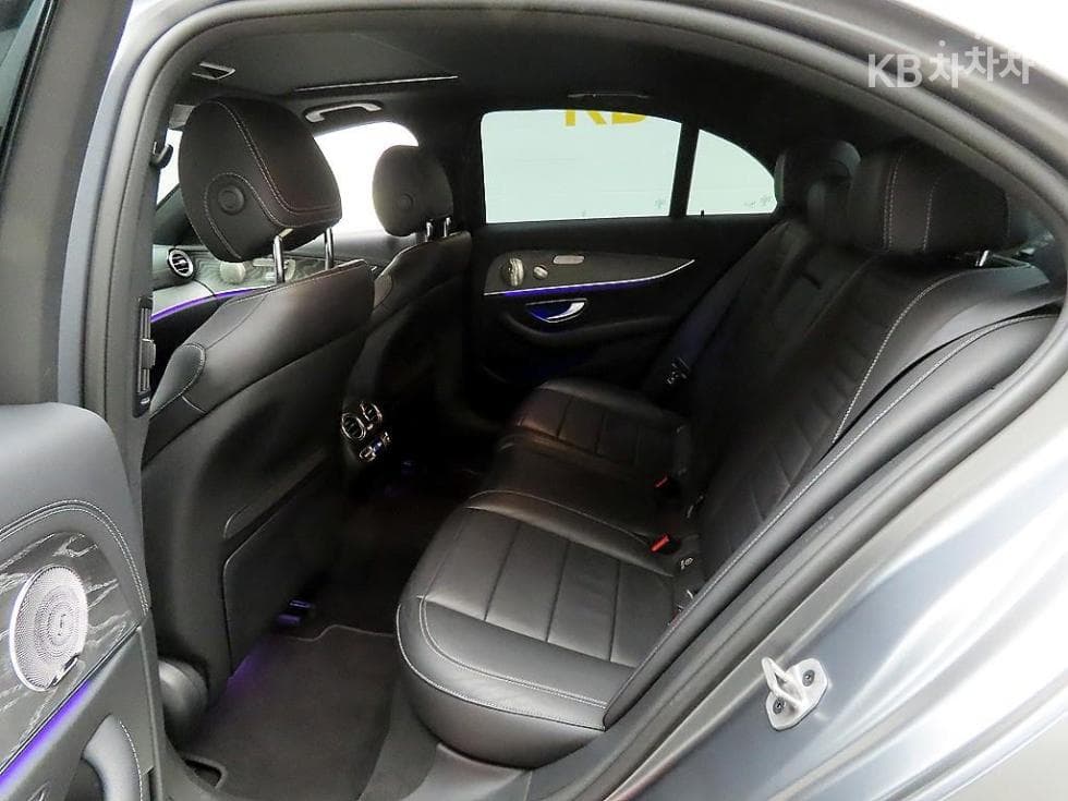 Mercedes-Benz - E-Class | E350 4MATIC Exclusive 13