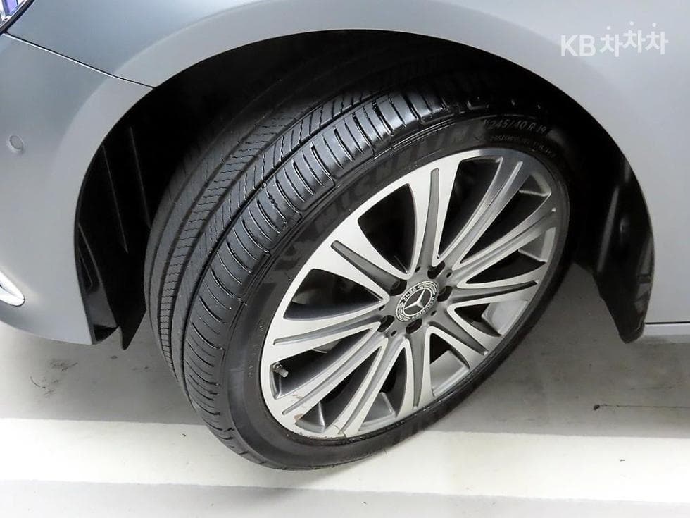 Mercedes-Benz - E-Class | E350 4MATIC Exclusive 19