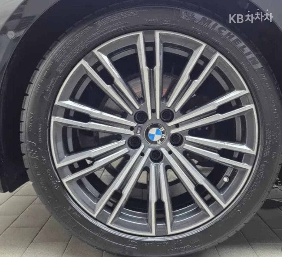 BMW - 3-Series | 320 M Sport Package 5