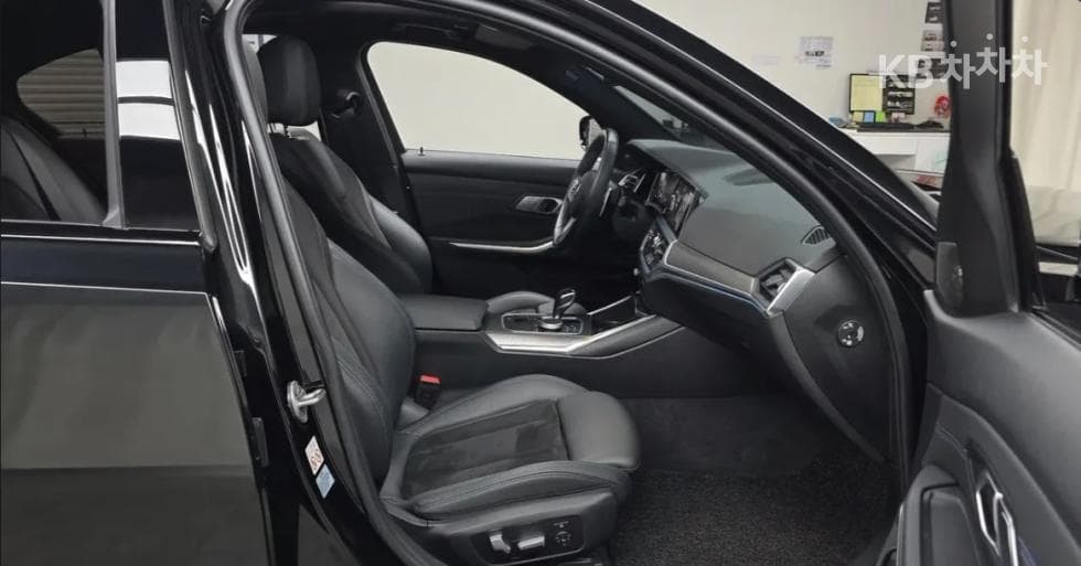 BMW - 3-Series | 320 M Sport Package 11