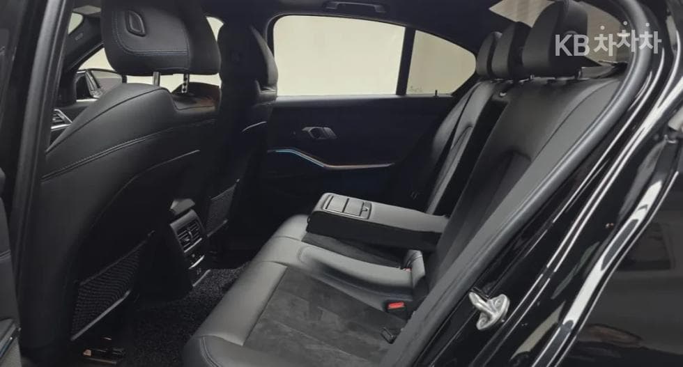 BMW - 3-Series | 320 M Sport Package 12