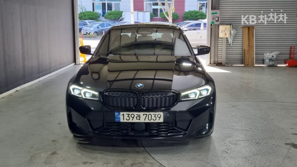 BMW - 3-Series | 320 M Sport 3