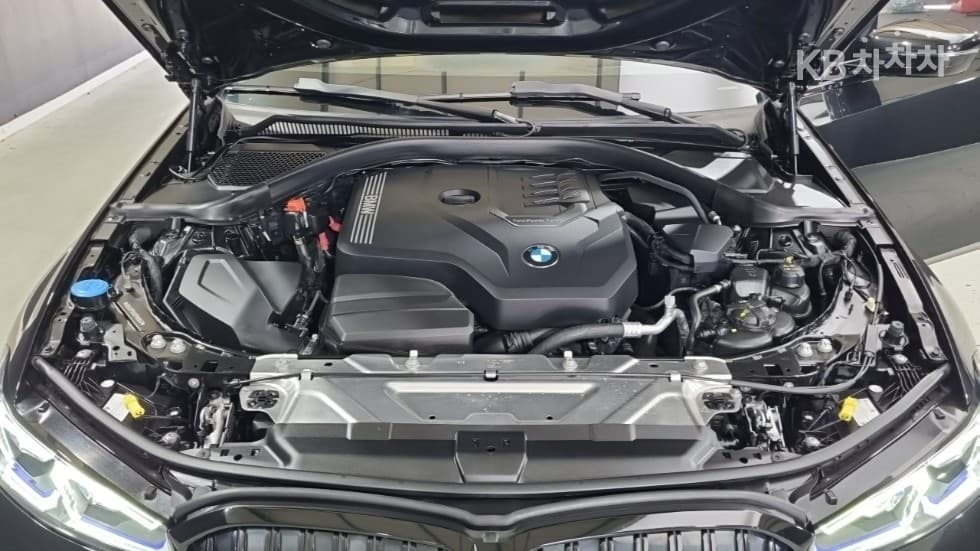 BMW - 3-Series | 320 M Sport 6