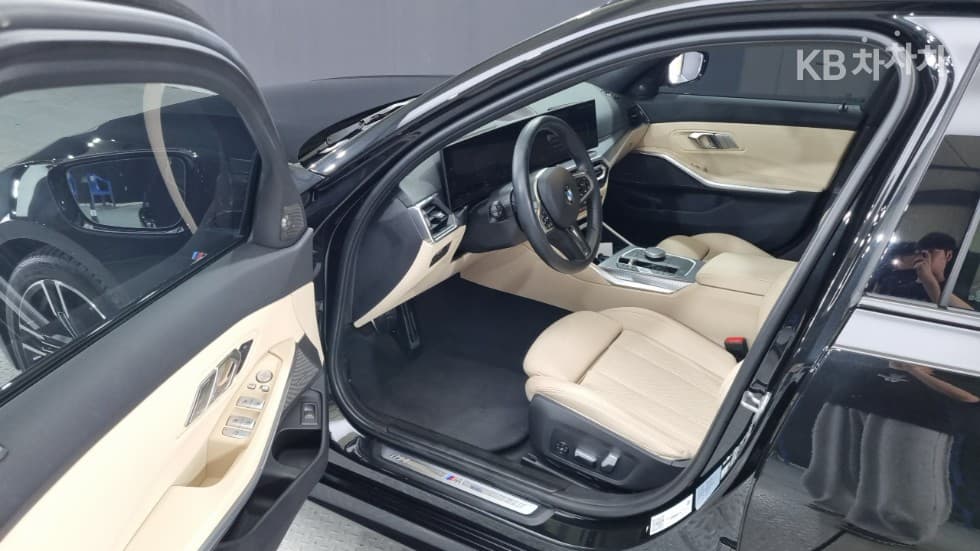 BMW - 3-Series | 320 M Sport 7