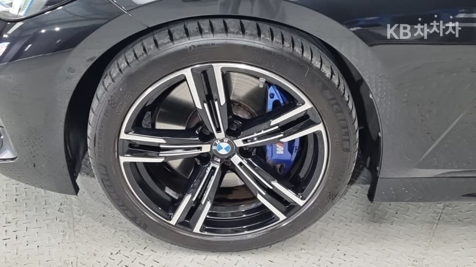 BMW - 3-Series | 320 M Sport 18