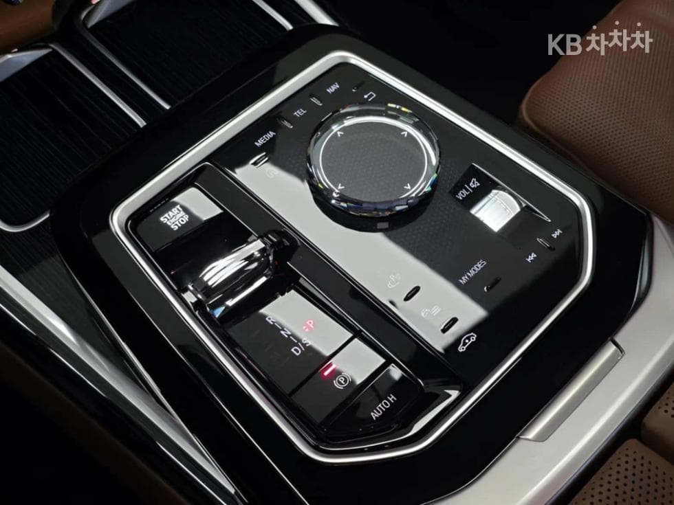 BMW - 7-Series | 740 xDrive M Sport 9