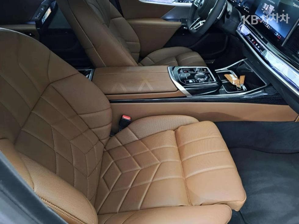 BMW - 7-Series | 740 xDrive M Sport 11