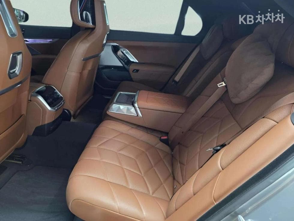 BMW - 7-Series | 740 xDrive M Sport 12