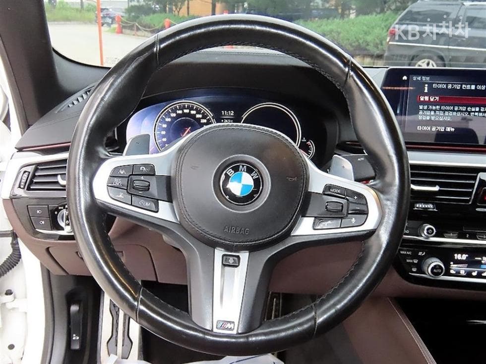 بي إم دبليو - 5-Series | All New 520 xDrive M Sport Package Plus 8