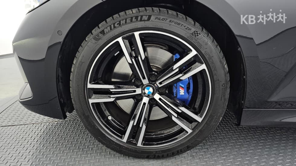 بي إم دبليو - 3-Series | 320 xDrive M Sport Package 32