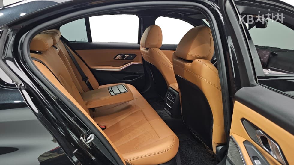 بي إم دبليو - 3-Series | 320 xDrive M Sport Package 24