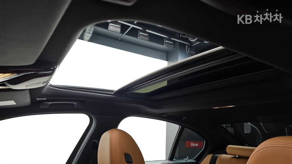 بي إم دبليو - 3-Series | 320 xDrive M Sport Package 25