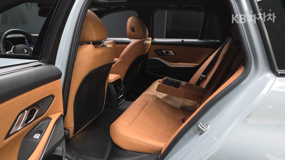 بي إم دبليو - 3-Series | 320 Touring M Sport 10
