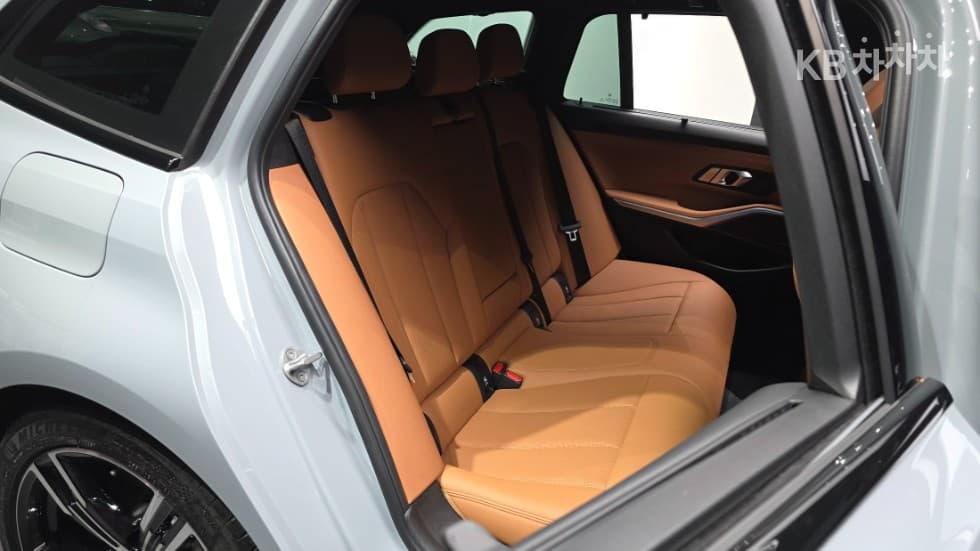بي إم دبليو - 3-Series | 320 Touring M Sport 11