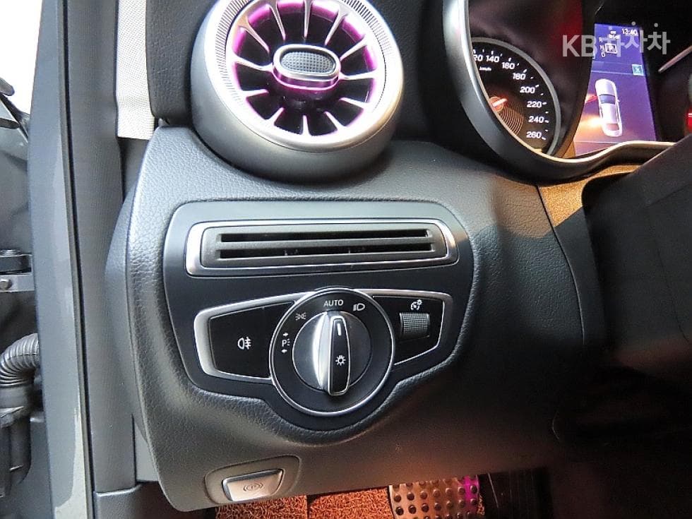 Mercedes-Benz - C-Class | The New C220 Avantgarde W205(14~) 12