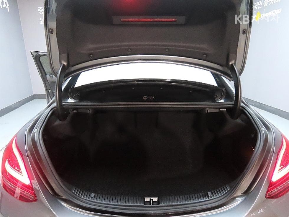 Mercedes-Benz - C-Class | The New C220 Avantgarde W205(14~) 19