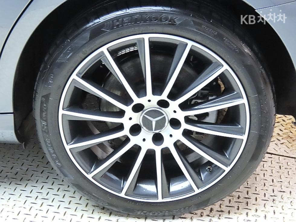 Mercedes-Benz - C-Class | The New C220 Avantgarde W205(14~) 20