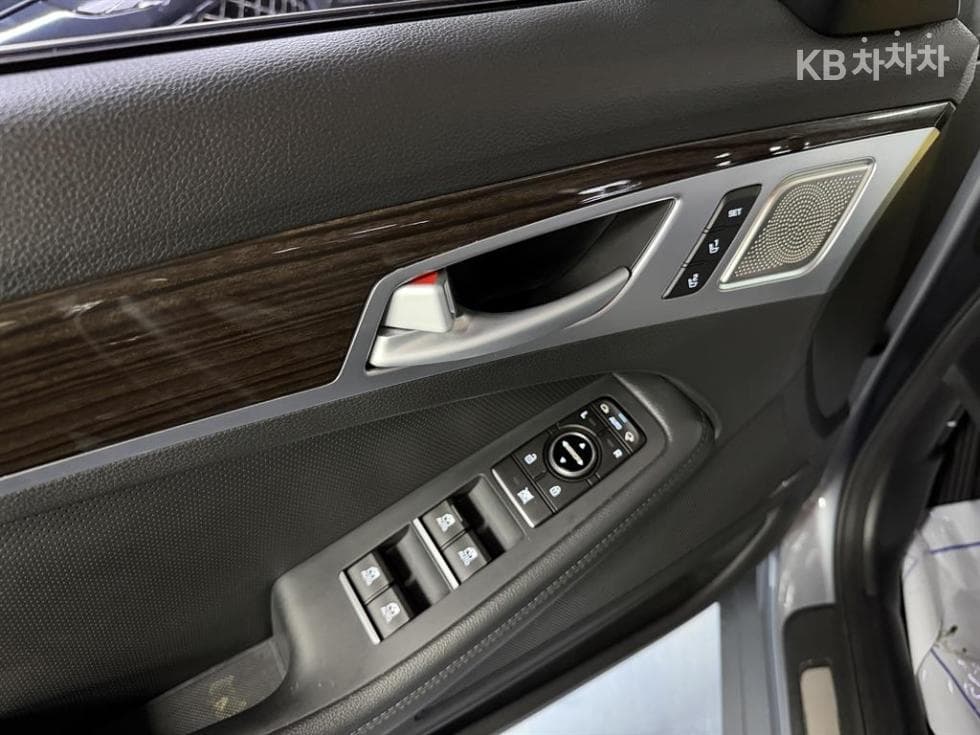 Genesis - G80 | 3.3 GDI Premium Luxury 8