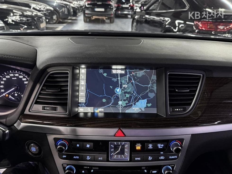 Genesis - G80 | 3.3 GDI Premium Luxury 12
