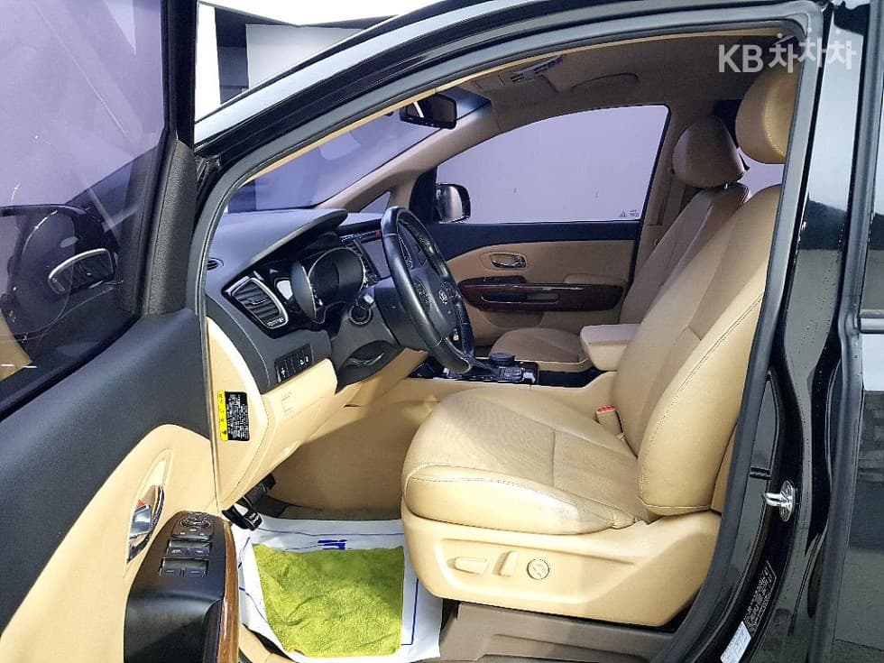 كيا - كارنيفال | All New 9Seater 2.2 Diesel Prestige 8