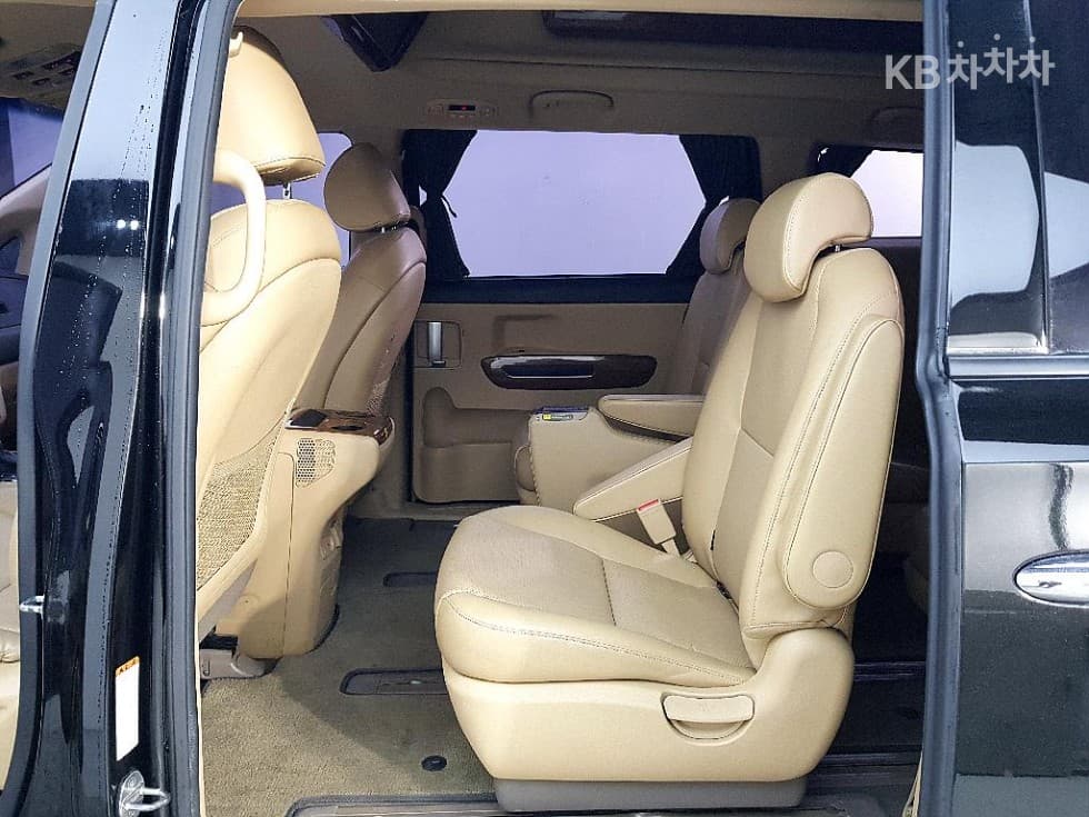 كيا - كارنيفال | All New 9Seater 2.2 Diesel Prestige 9