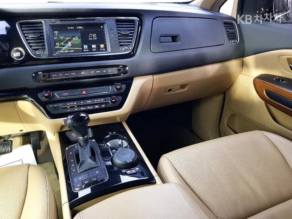 كيا - كارنيفال | All New 9Seater 2.2 Diesel Prestige 10