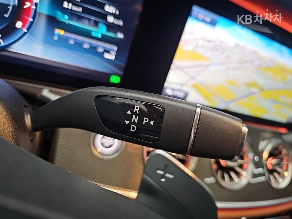 Mercedes-Benz - E-Class | E450 4MATIC Carbriolet Base 8