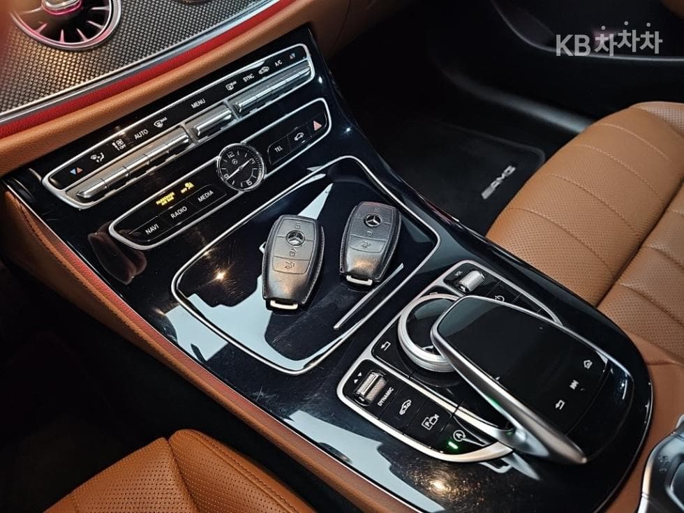 Mercedes-Benz - E-Class | E450 4MATIC Carbriolet Base 10