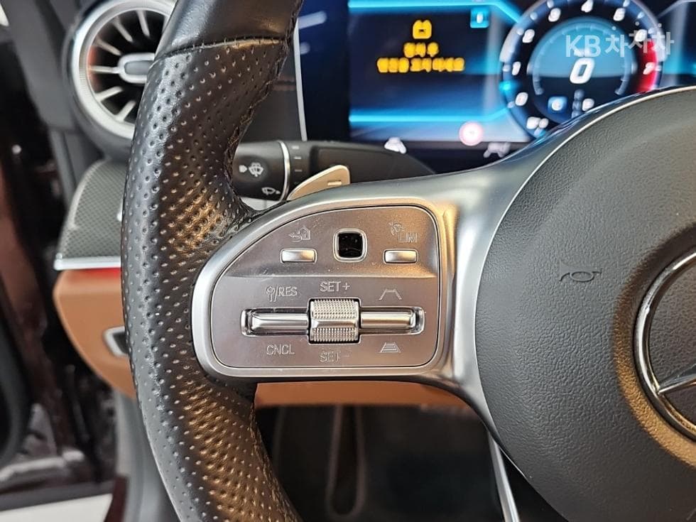 Mercedes-Benz - E-Class | E450 4MATIC Carbriolet Base 17