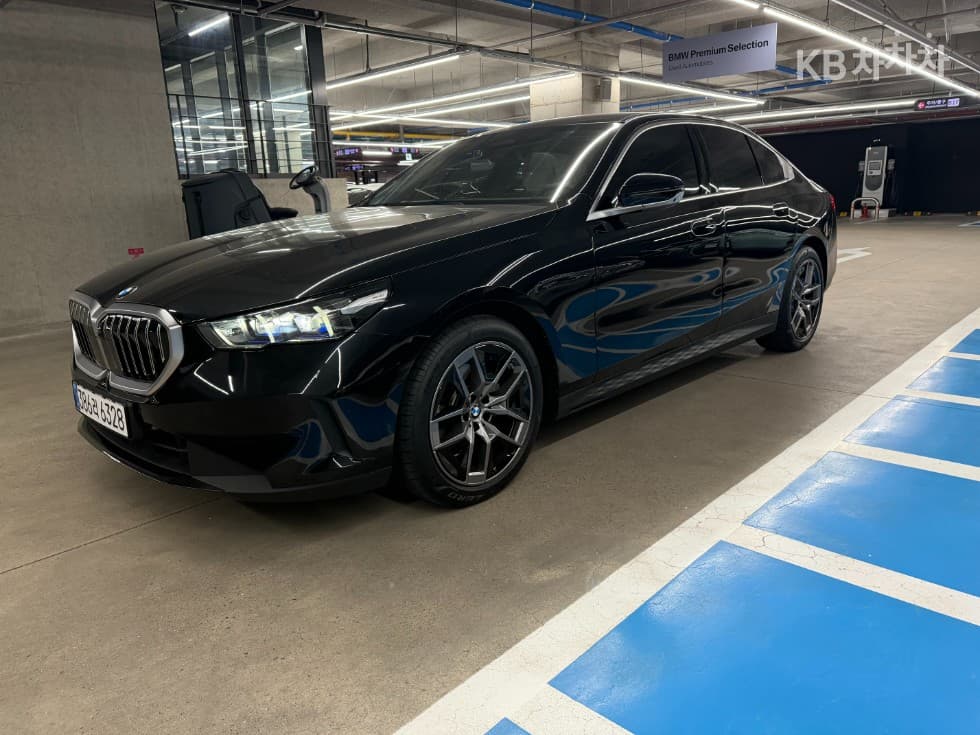 BMW - 5-Series | New 523 M Sport 2
