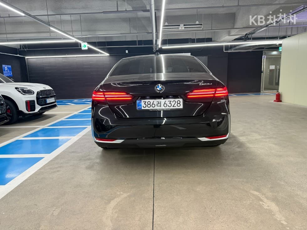 BMW - 5-Series | New 523 M Sport 3
