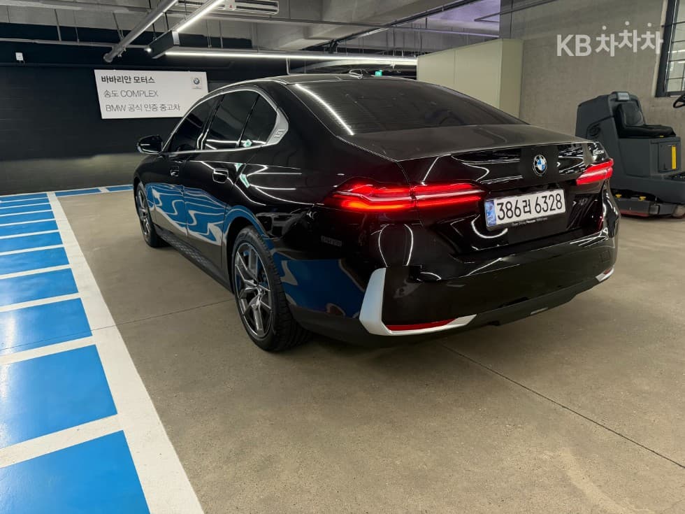 BMW - 5-Series | New 523 M Sport 4