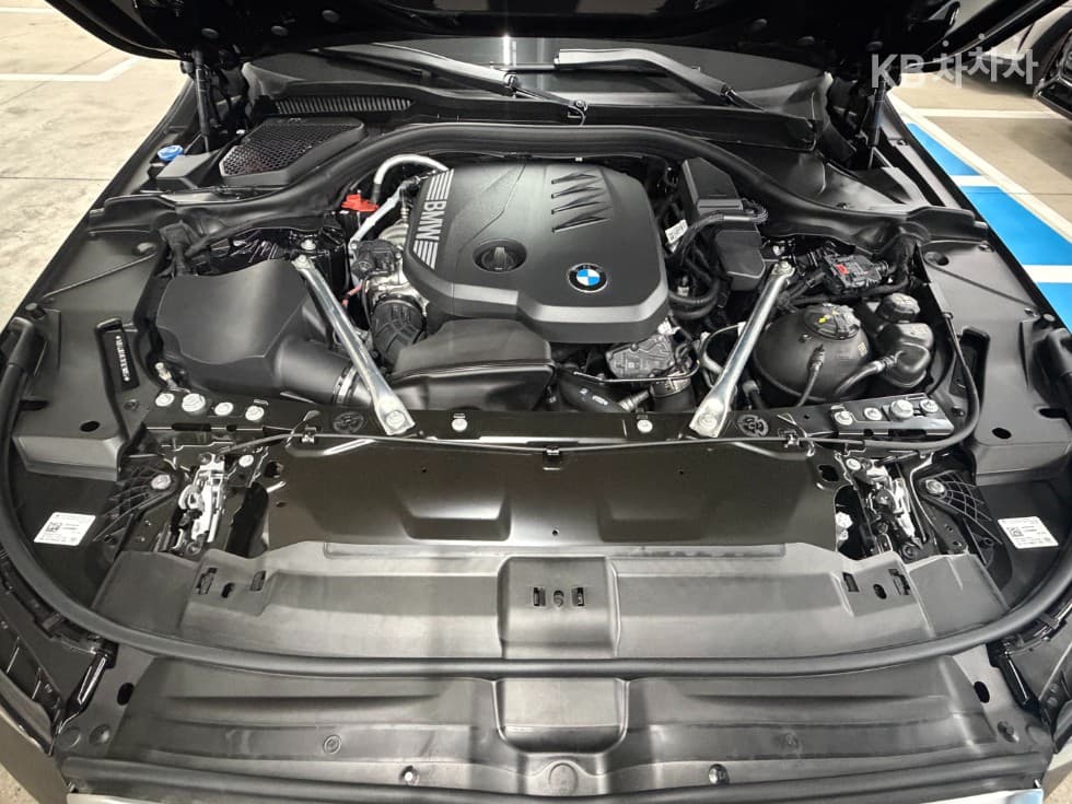 BMW - 5-Series | New 523 M Sport 6
