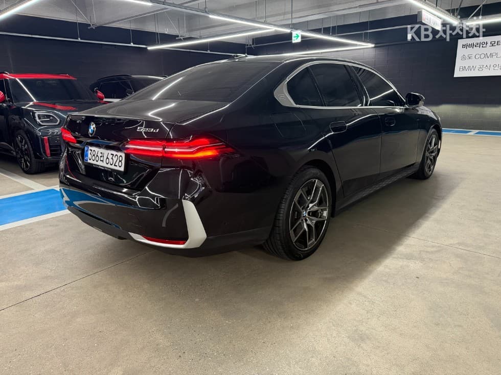 BMW - 5-Series | New 523 M Sport 7