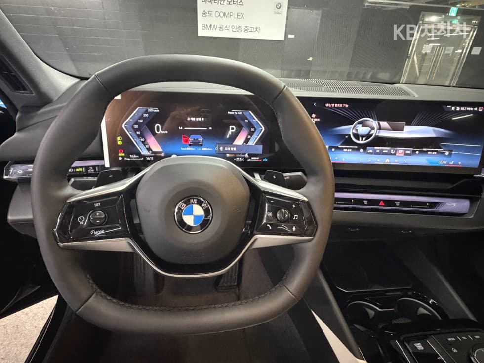 BMW - 5-Series | New 523 M Sport 12