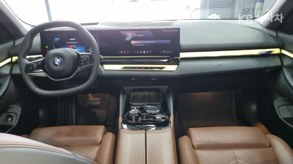 BMW - 5-Series | New 530 xDrive Base 5