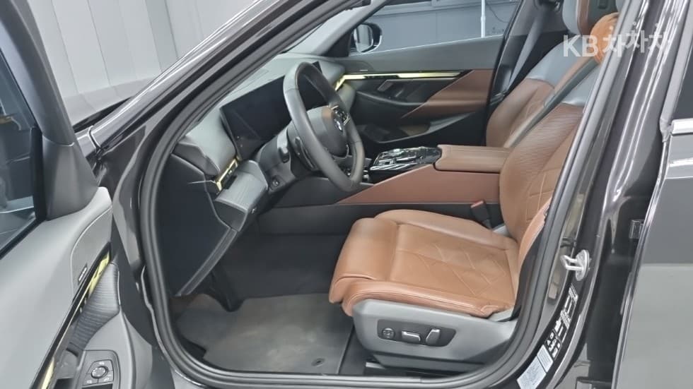 BMW - 5-Series | New 530 xDrive Base 7