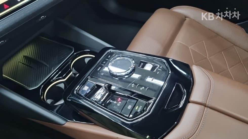 BMW - 5-Series | New 530 xDrive Base 12