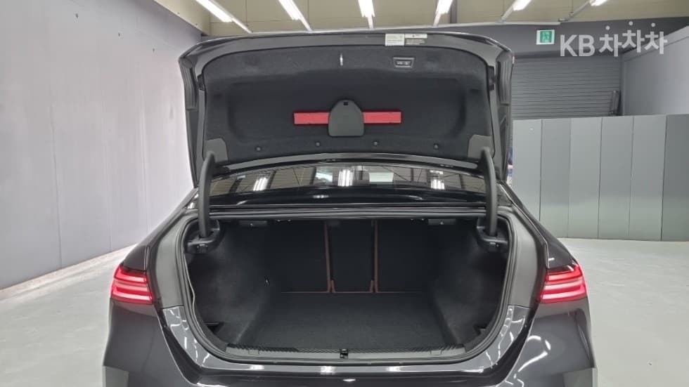 BMW - 5-Series | New 530 xDrive Base 16