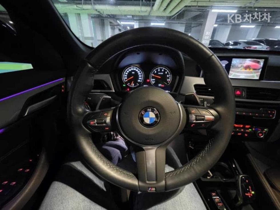 BMW - X1 | xDrive 20 M Sport Package 12