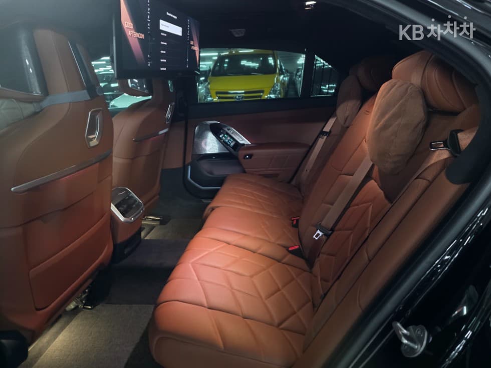 BMW - 7-Series | 750 xDrive M Sport Executive 9