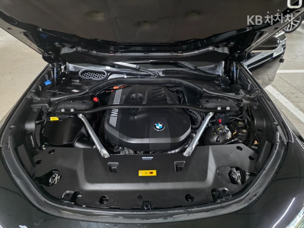 BMW - 7-Series | 750 xDrive M Sport Executive 18