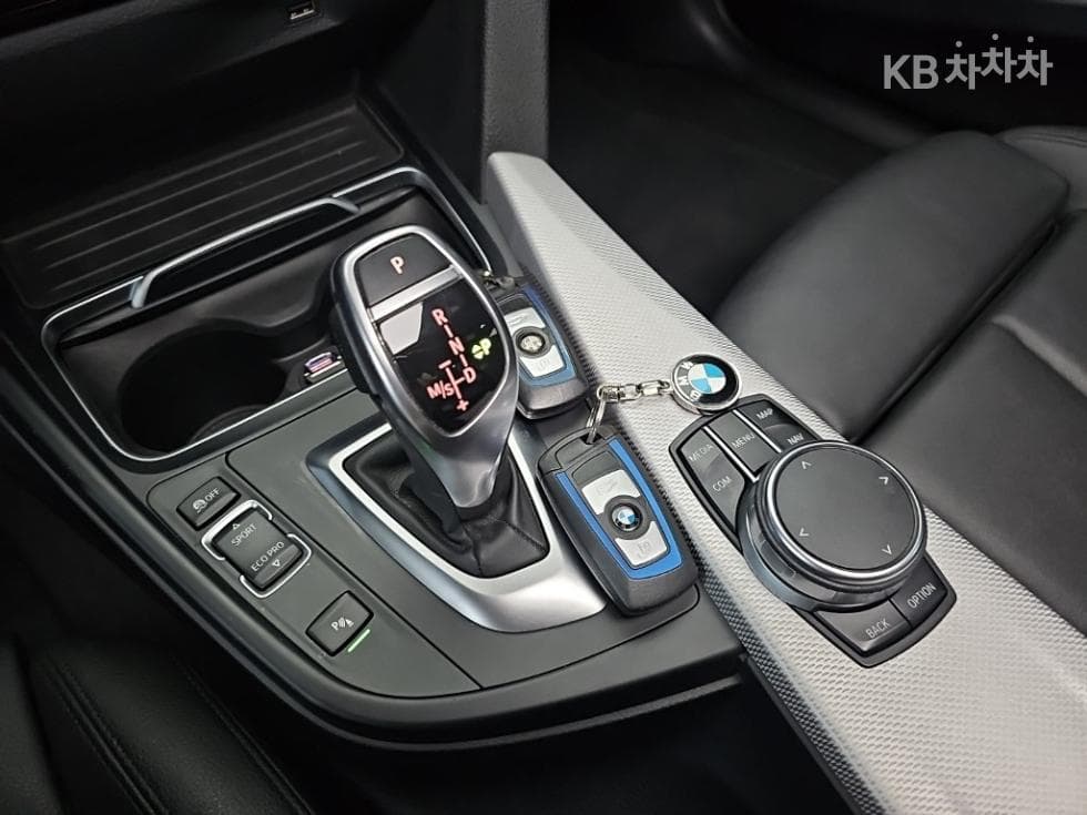 بي إم دبليو - 3-Series | New 320 Sedan M SportE90(08~11) 8