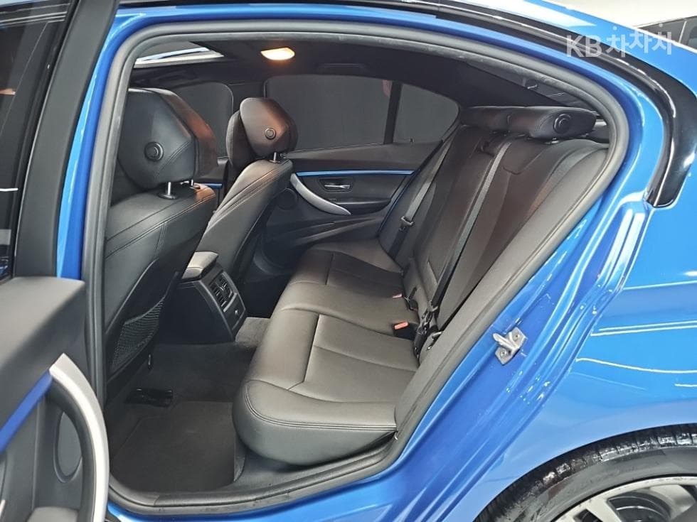 بي إم دبليو - 3-Series | New 320 Sedan M SportE90(08~11) 12