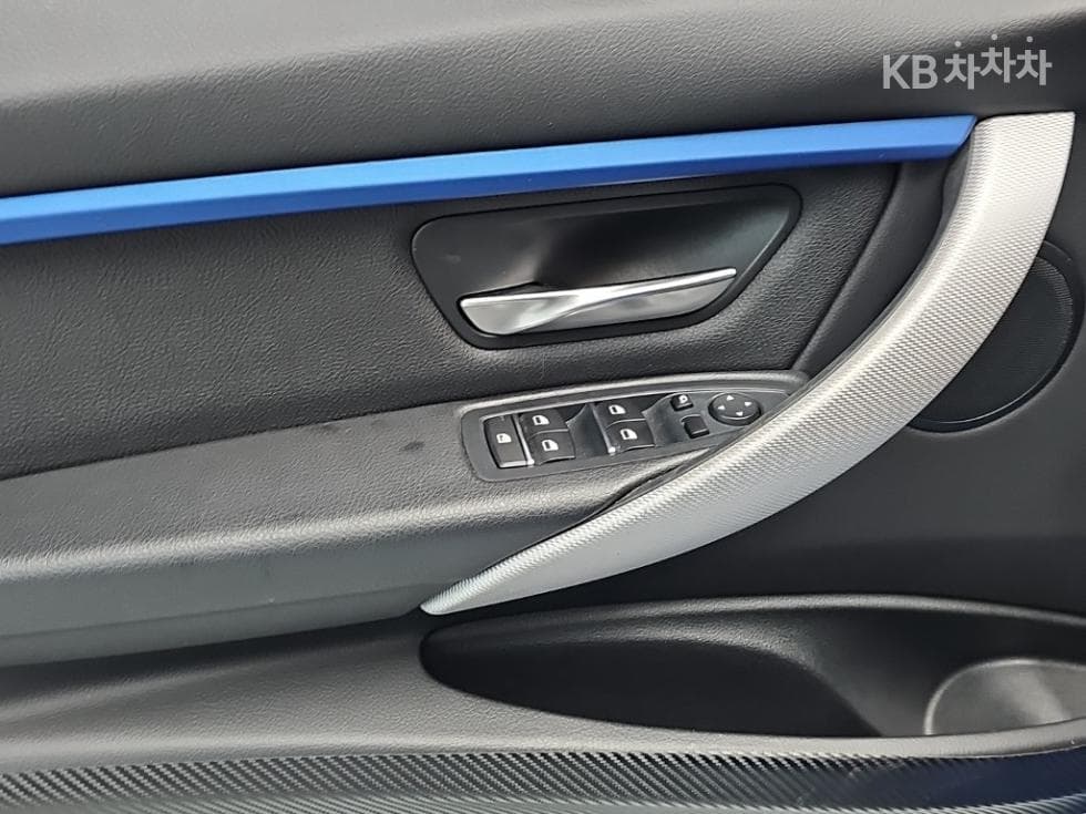 بي إم دبليو - 3-Series | New 320 Sedan M SportE90(08~11) 16