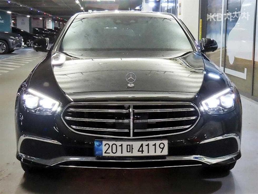 Mercedes-Benz - E-Class | E350 4MATIC Exclusive 2